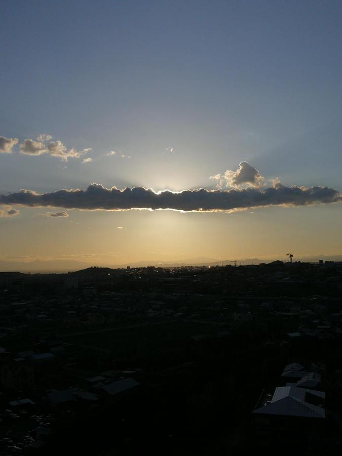Mountain View Apartment Yerevan Bagian luar foto