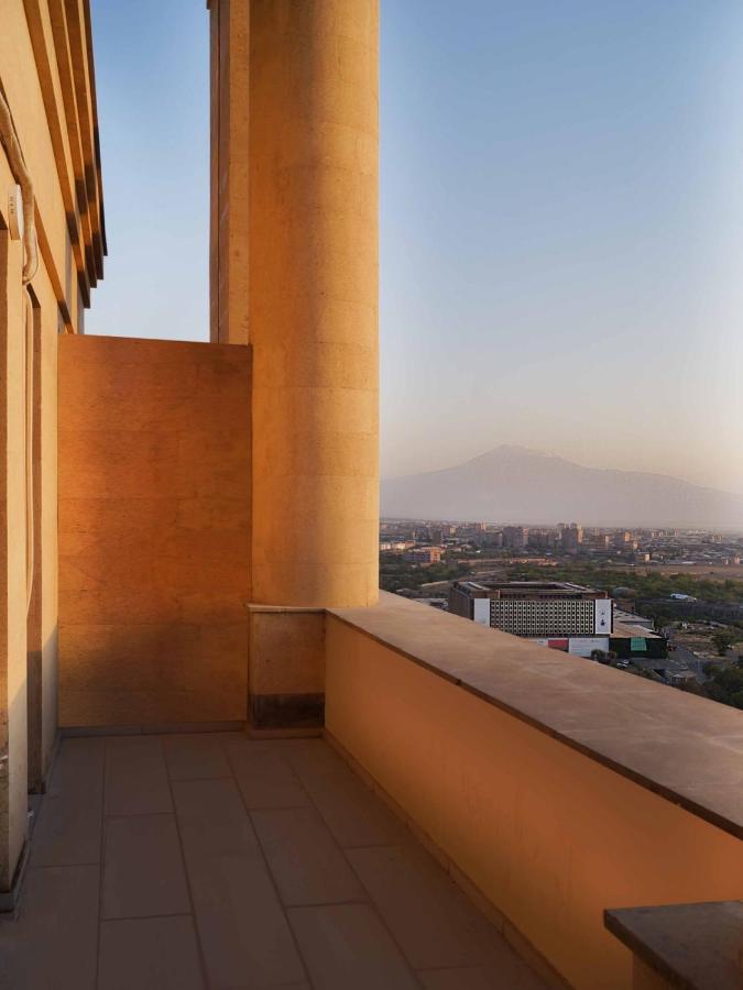 Mountain View Apartment Yerevan Bagian luar foto