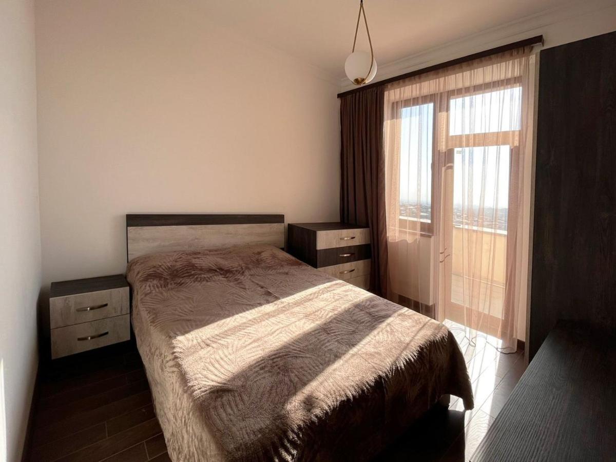 Mountain View Apartment Yerevan Bagian luar foto